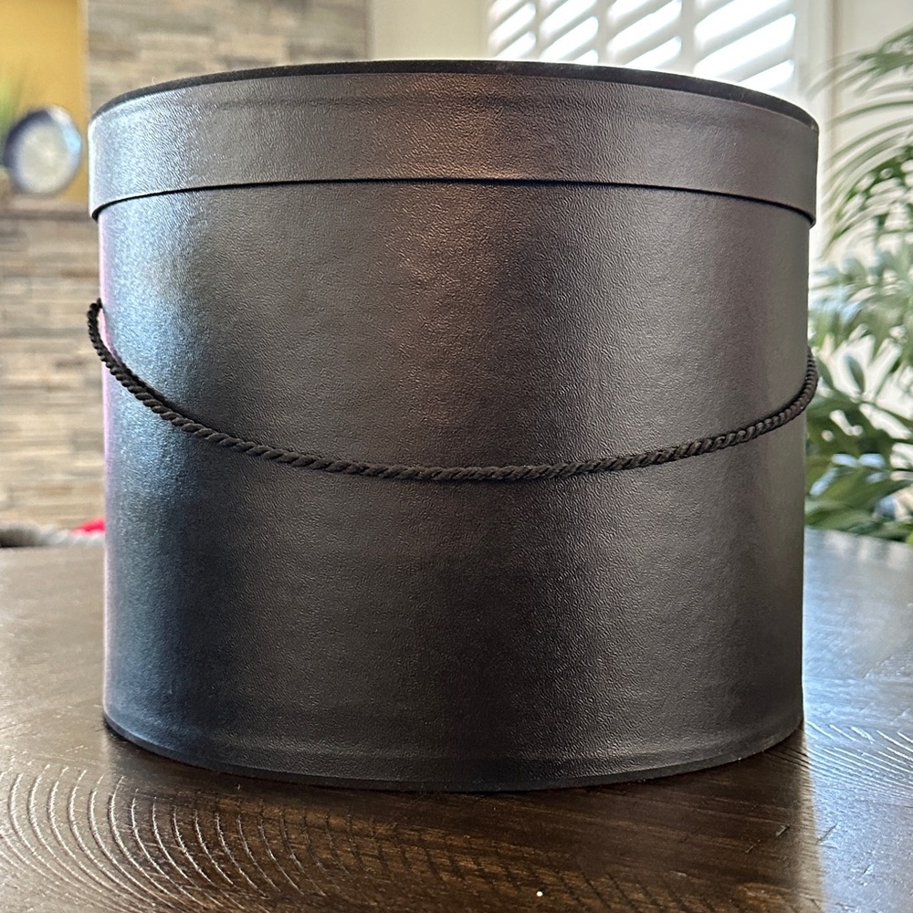 Custom Rocker Hat in box - Picture 4 of 6